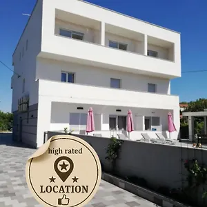 Apartmant & Rosa Medulin Vendégház